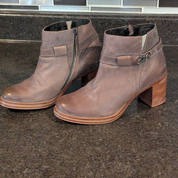 Size 38 (US 7.5) J Shoes leather ankle boots - Picture 3 of 10